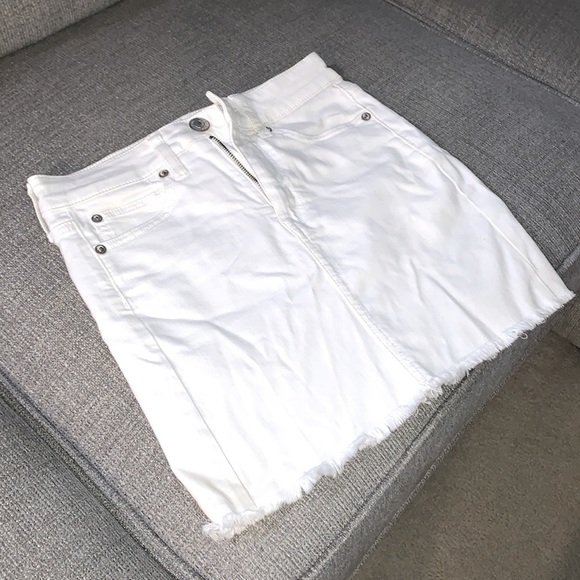 White mini jean skirt - American eagle size 0 - Picture 1 of 4